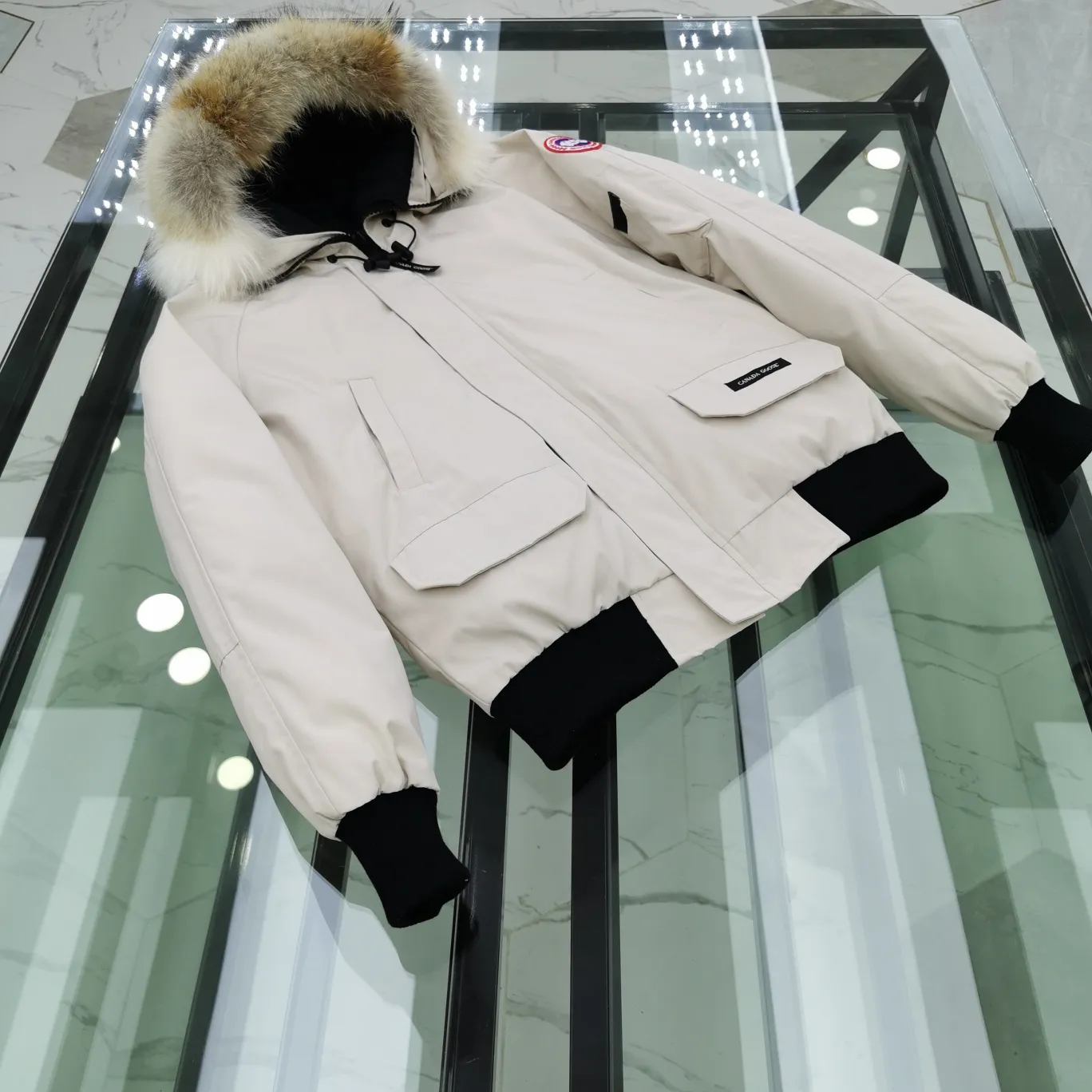 P720 01 model - off-white